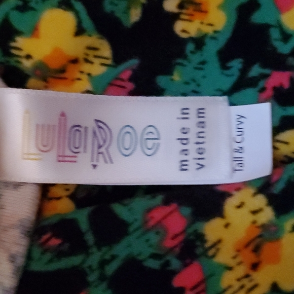 LuLaRoe leggings T&C - Picture 3 of 4